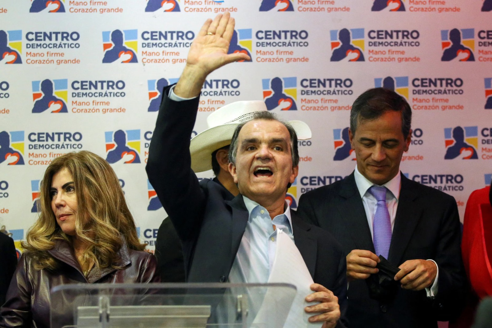 Óscar Iván Zuluaga renunció al Centro Democrático por escándalo de Odebrecht