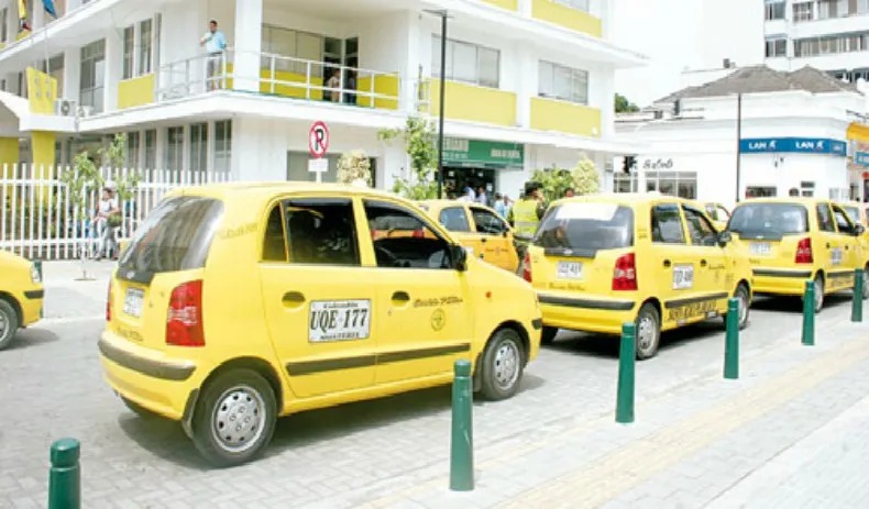 Atención, servicio de taxi subirá mil pesos