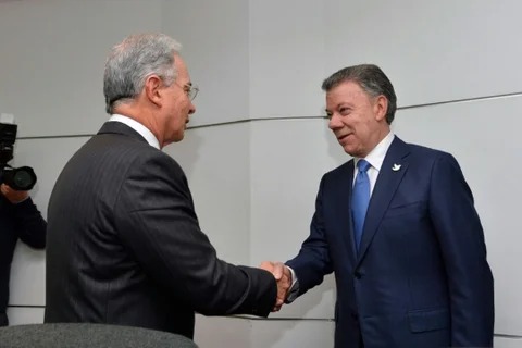 Uribe y Santos podrían ser citados ante la JEP para declarar por falsos positivos