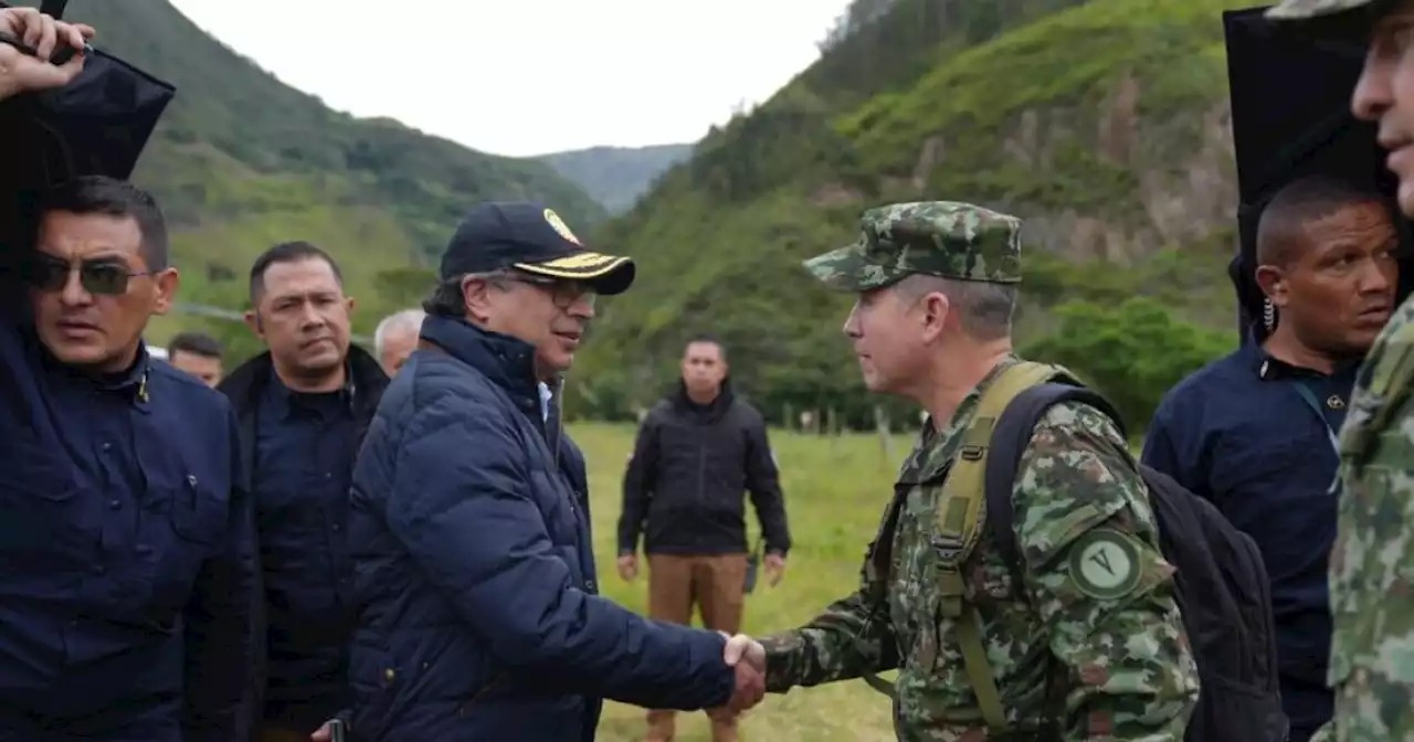 Petro anuncia desde Quetame la ubicación de las familias en riegos y la construcción de dos puentes militares