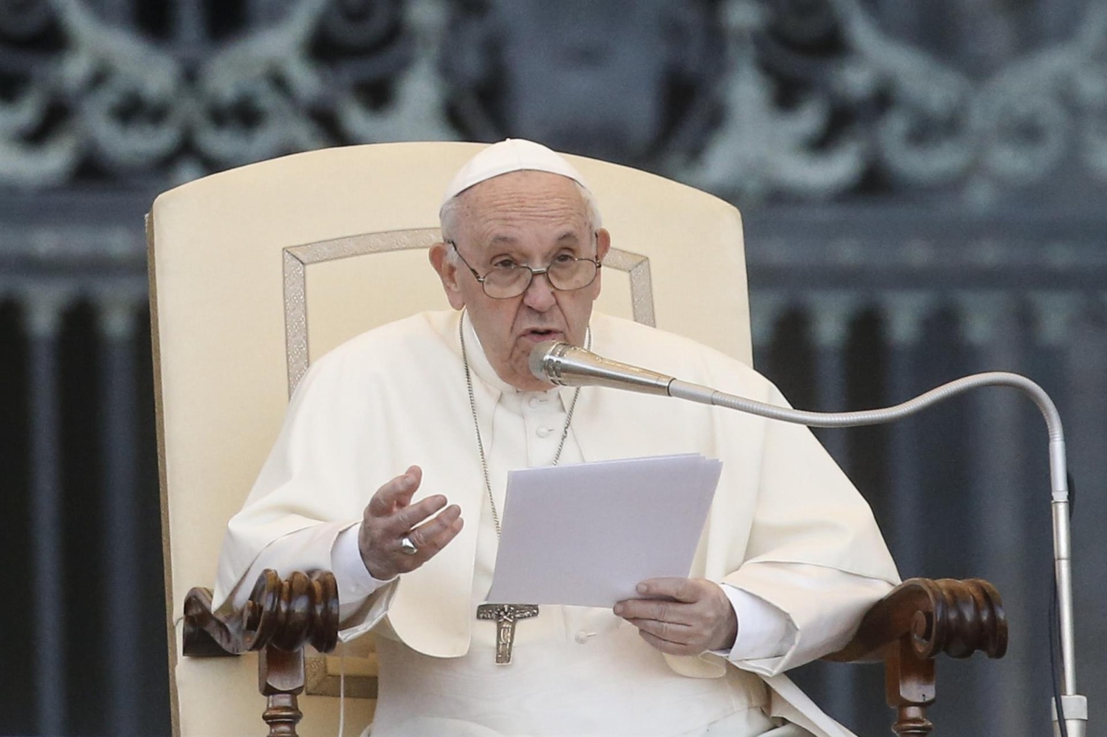 Papa Francisco: “si la iglesia se convierte en algo de viejos, morirá”