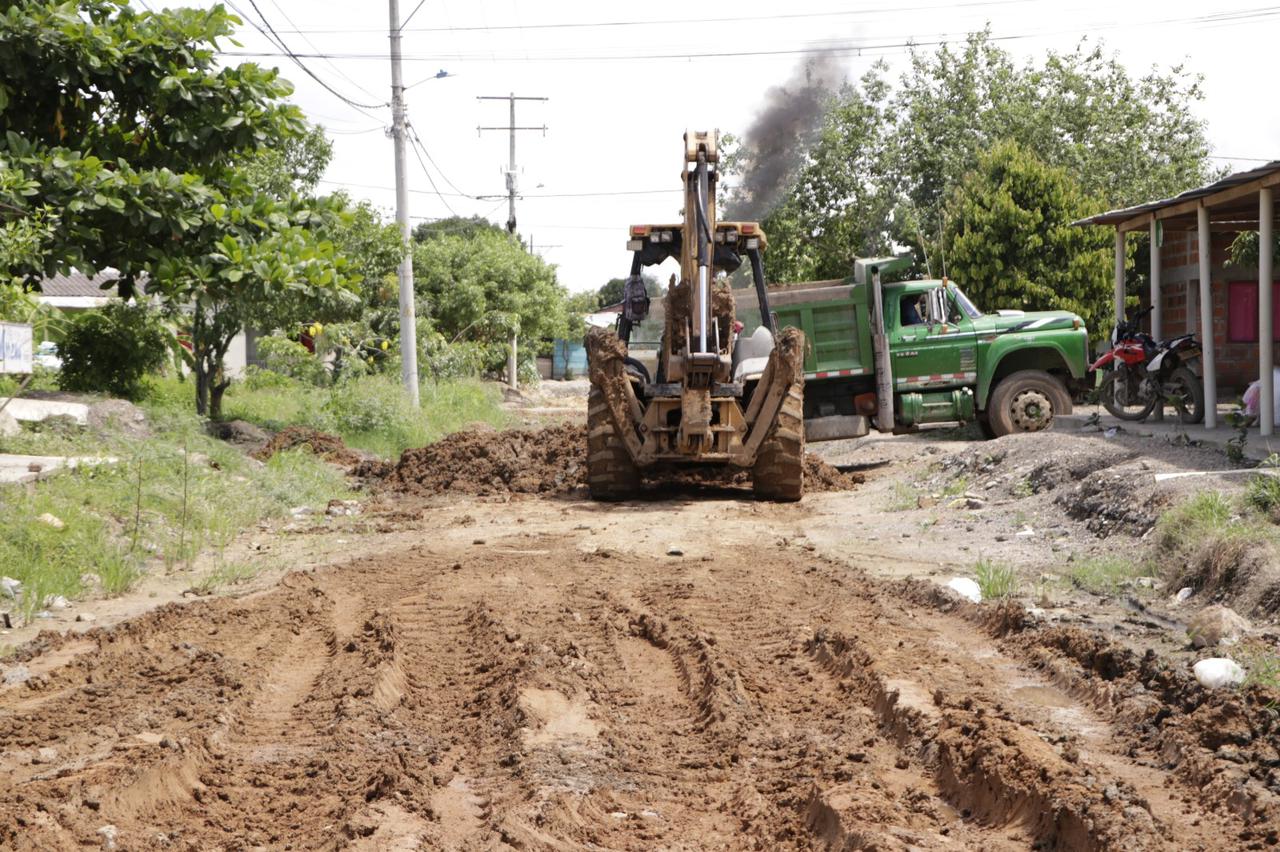 Siguen pavimentando vías en Vereda Tropical, Los Nogales y Villa los Alpes