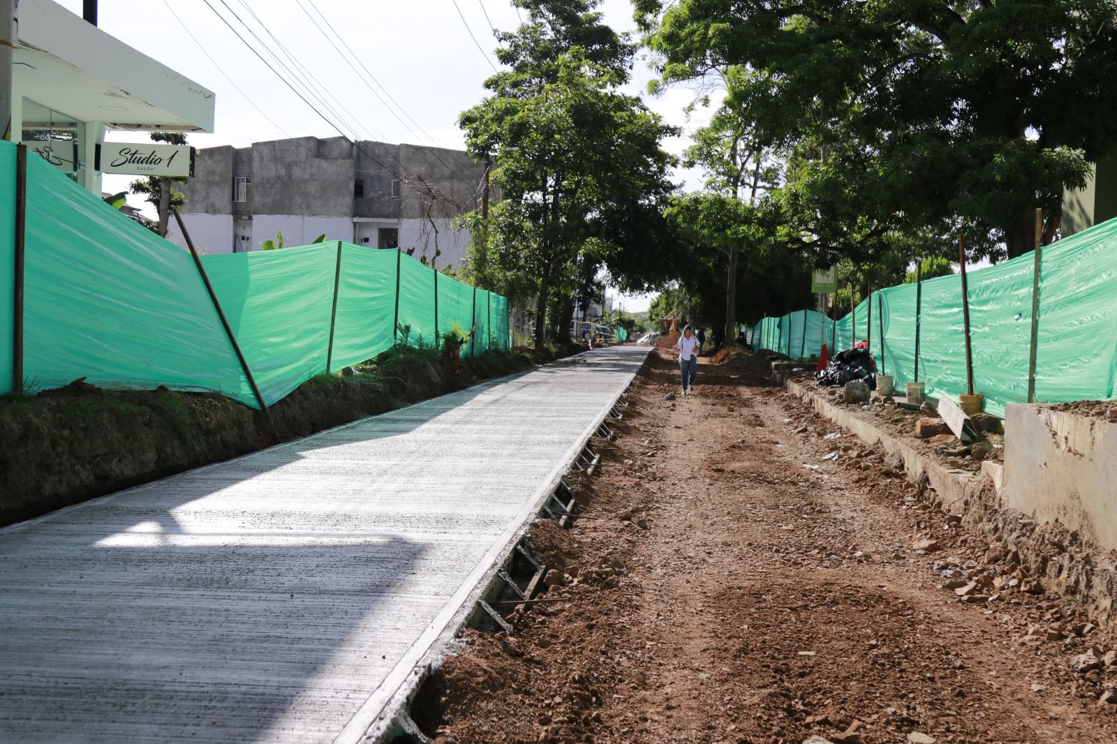 En la calle 32 A del barrio Campo Alegre en Montería se está fundiendo pavimento