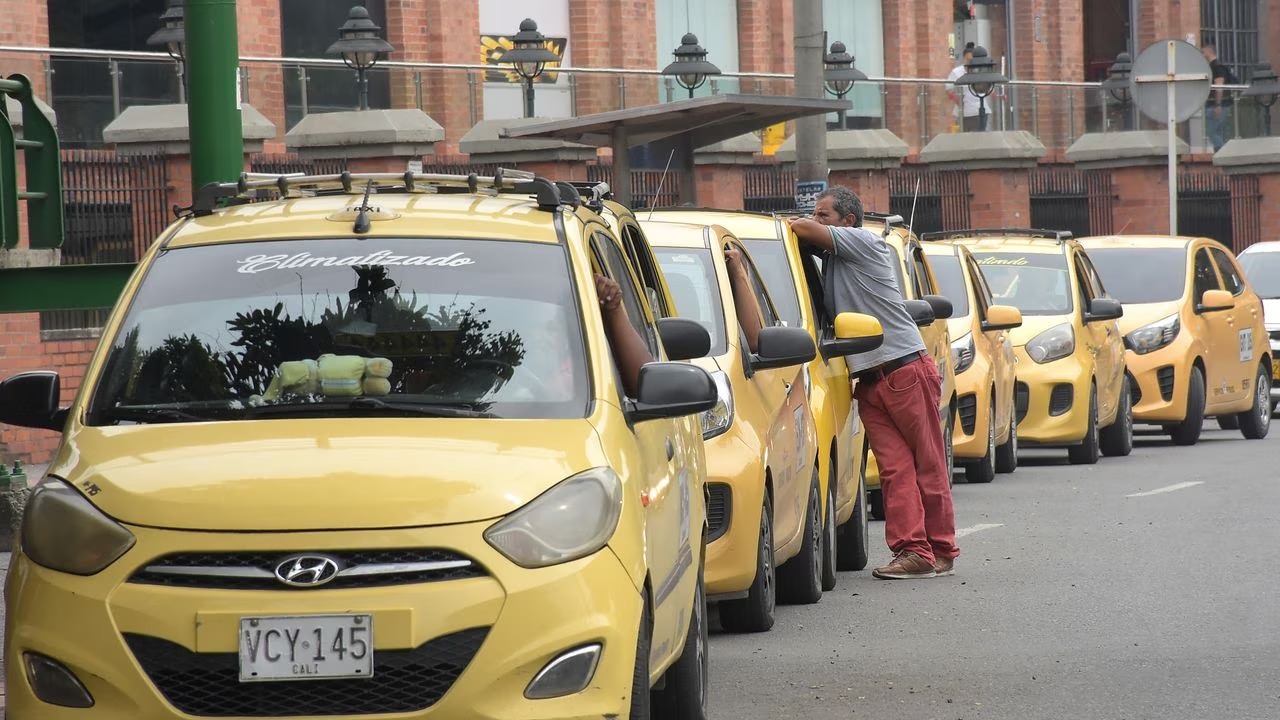 ¿Será sostenible para el país dar un bono de compensación económica mensual a los taxistas?