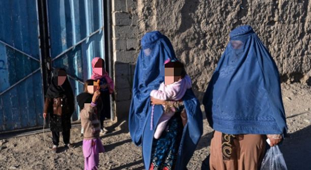 “No queremos venderlas, pero tenemos que comer”: la tragedia de las niñas que son vendidas por sus padres en Afganistán