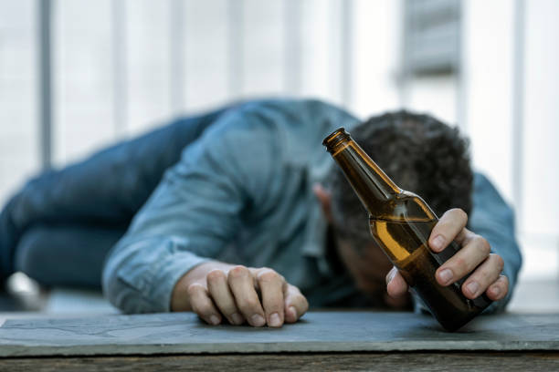 Cuidado cuando se emborracha, estudio revela que una persona ebria podría morirse si se acuesta a dormir