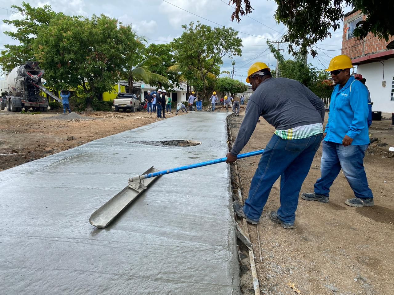 En el corazón de los monterianos, arrancó la pavimentación en la vía principal de El Alivio