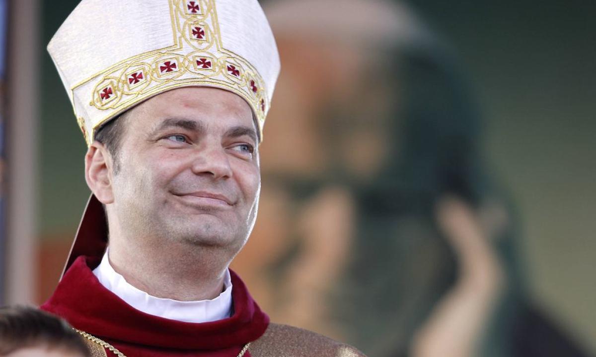 Escándalo en el Vaticano: renunció obispo tras orgía gay en su apartamento