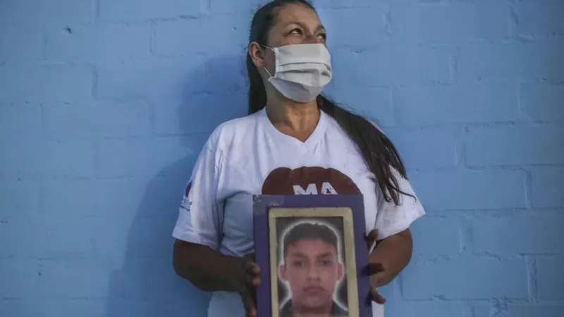 «Aquí los que deberían estar pidiendo perdón por el asesinato de mi hijo son Álvaro Uribe y Juan Manuel Santos»: Rubiela Giraldo