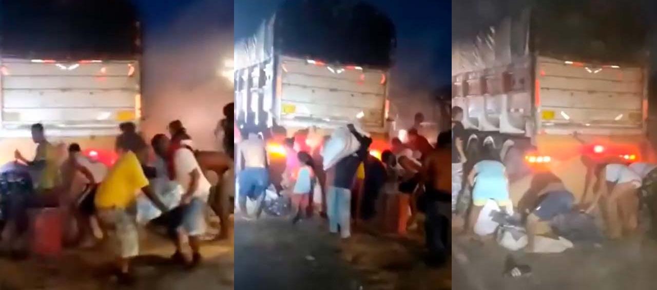 ¡Qué falta de empatía! Comunidad saquea un camión cargado de maíz en barranquilla