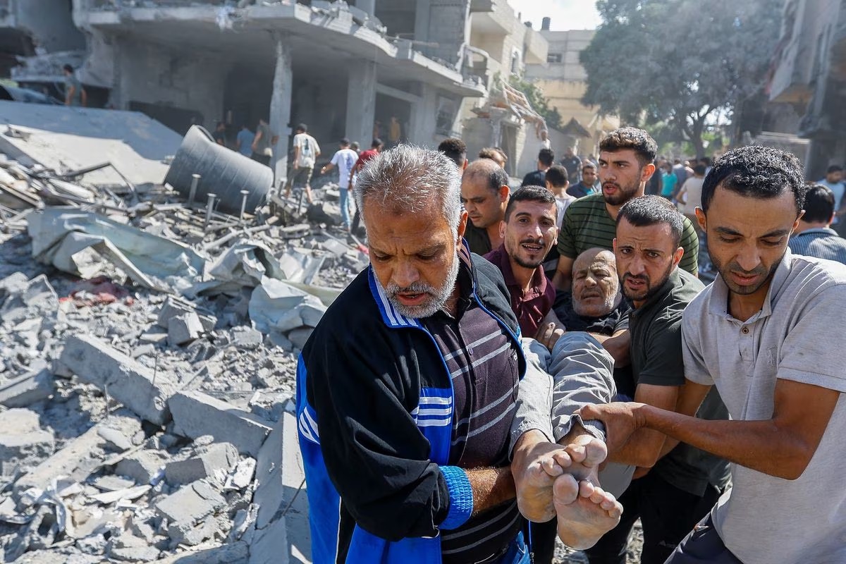 Palestinos se quedarían sin comida en cuatro o cinco días, mientras continúan los bombardeos, informa la ONU