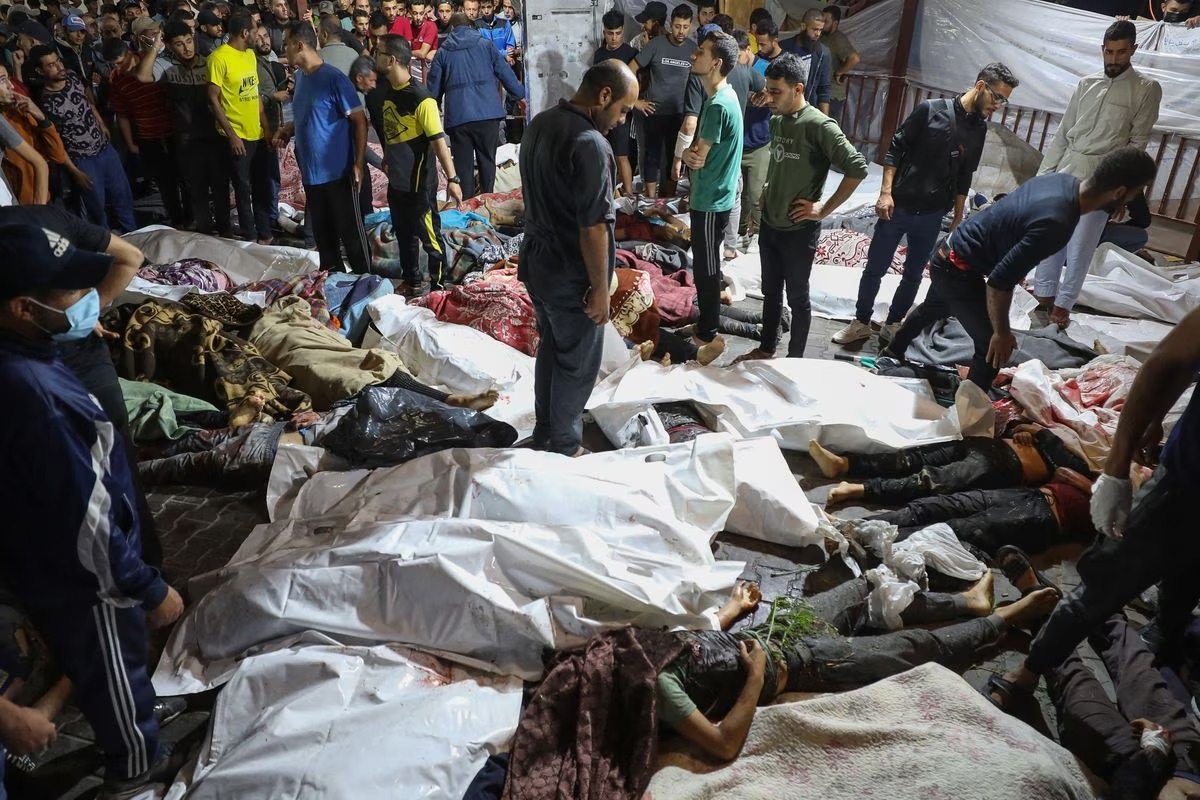 Desolador panorama, más de 500 muertos tras un bombardeo a un hospital de Franja de Gaza