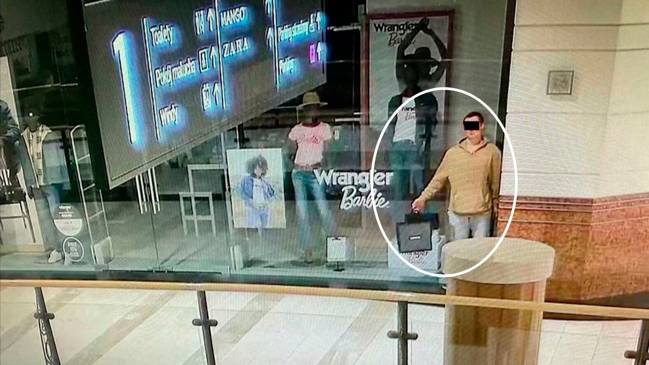 Insólito: Hombre se hace pasar por maniquí para robar en centro comercial