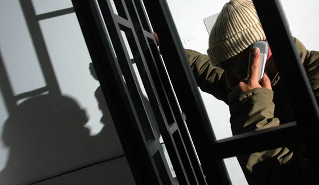 Una mujer intentó hacer una extorsión desde la cárcel y resultó llamando a otro preso: “Pisándonos las mangueras”