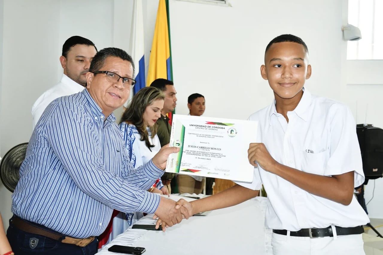 Puerto Escondido se viste de bilingüismo: Centro de Idiomas de la Unicor entregó certificados de cursos de inglés