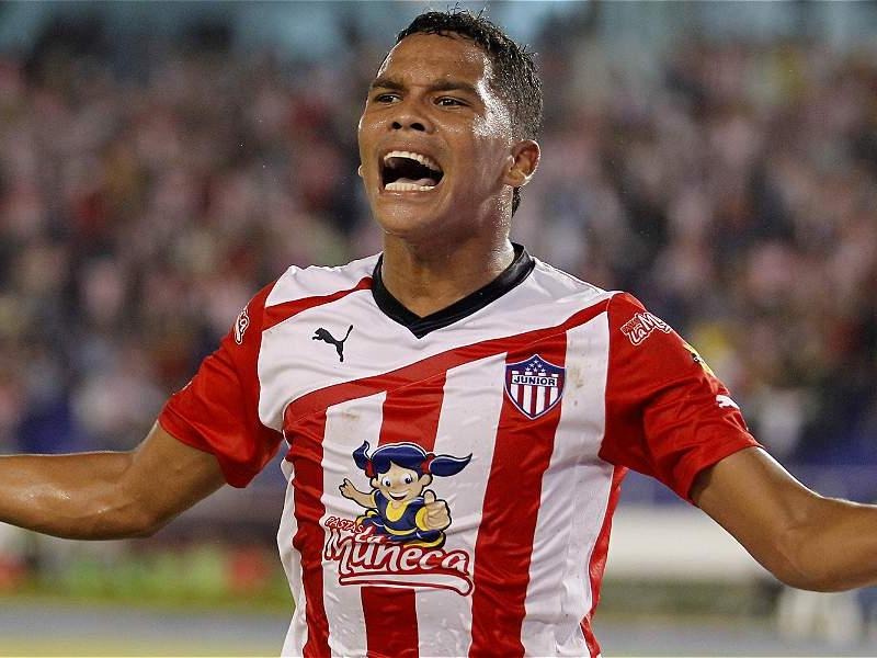 En Barranquilla proponen hacerle una estatua a Carlos Bacca si Junior queda campeón