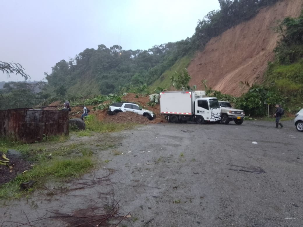 Tragedia nacional: derrumbe en vía Medellín-Quibdó ya deja 18 muertos y decena de heridos