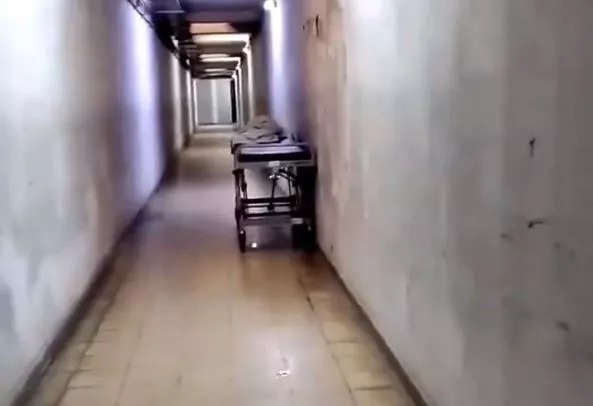 ¡Ay chuchito! Video de camilla moviéndose ‘sola’ en pasillo de hospital causa terror en redes sociales
