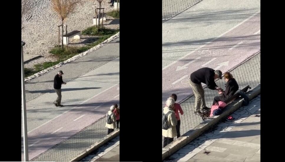 ¡Qué ternura! Abuelito lleva agua del mar a manos de su esposa porque ella no puede caminar