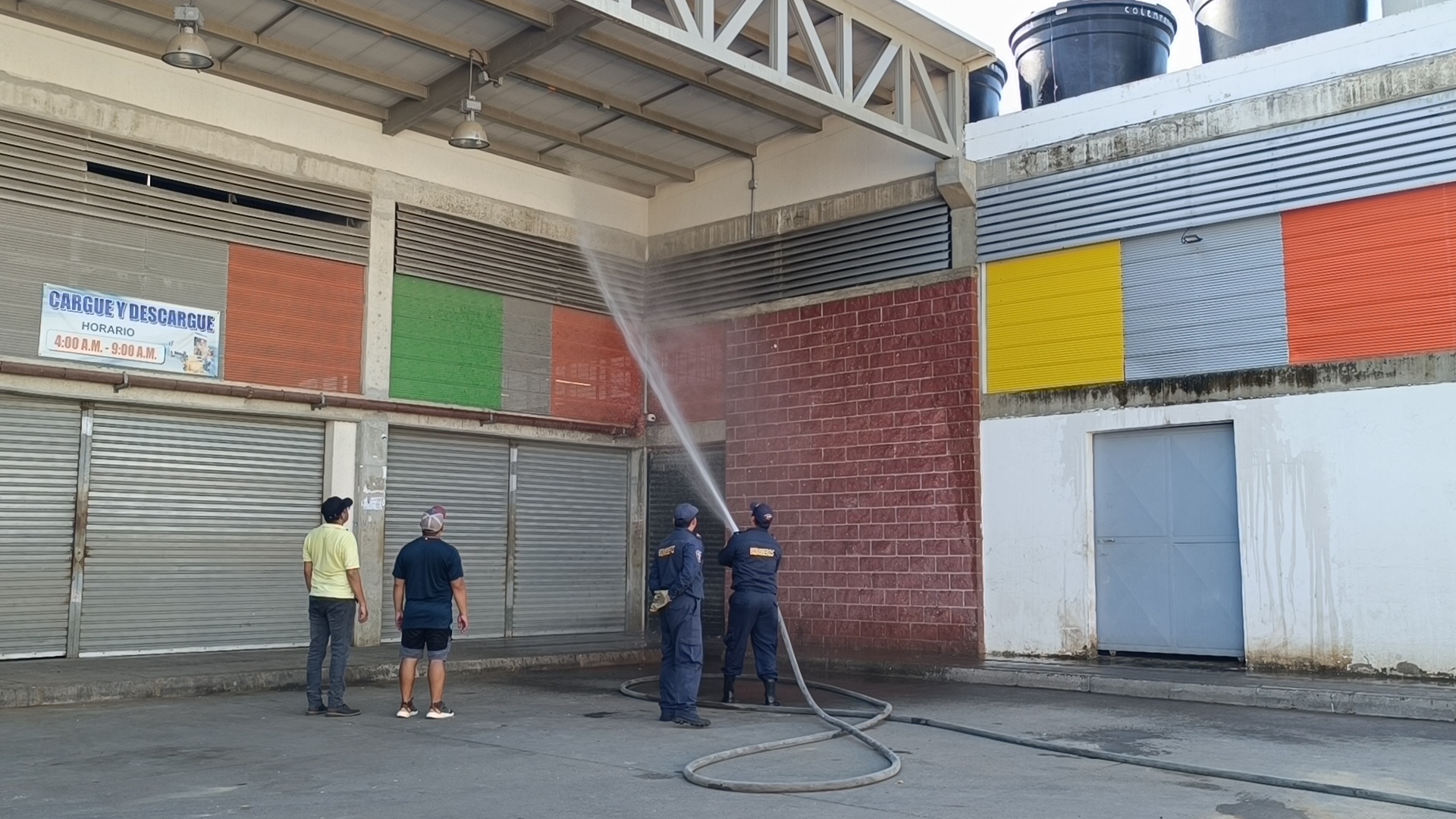 Limpiecito, así quedó el Supermercado Popular de Oriente tras jornada de aseo