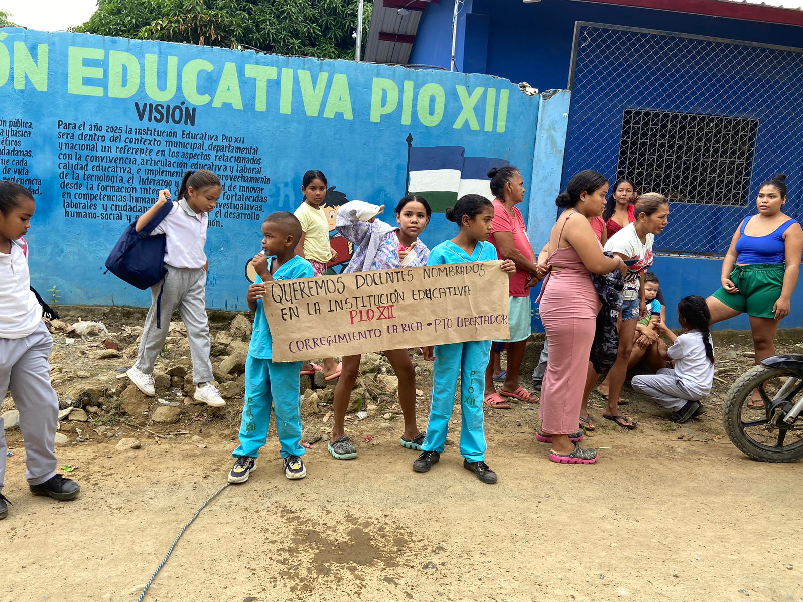 ¡Un docente para dos grados no es justo! Todavía no llegan los profesores a la I.E. PIO XII en Puerto Escondido