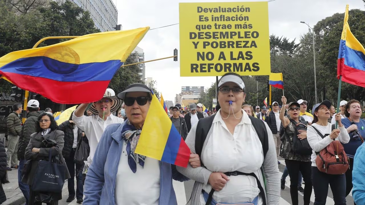 Mañana miércoles saldrán a marchar contra el Gobierno de Petro ¿Está a favor o en contra?