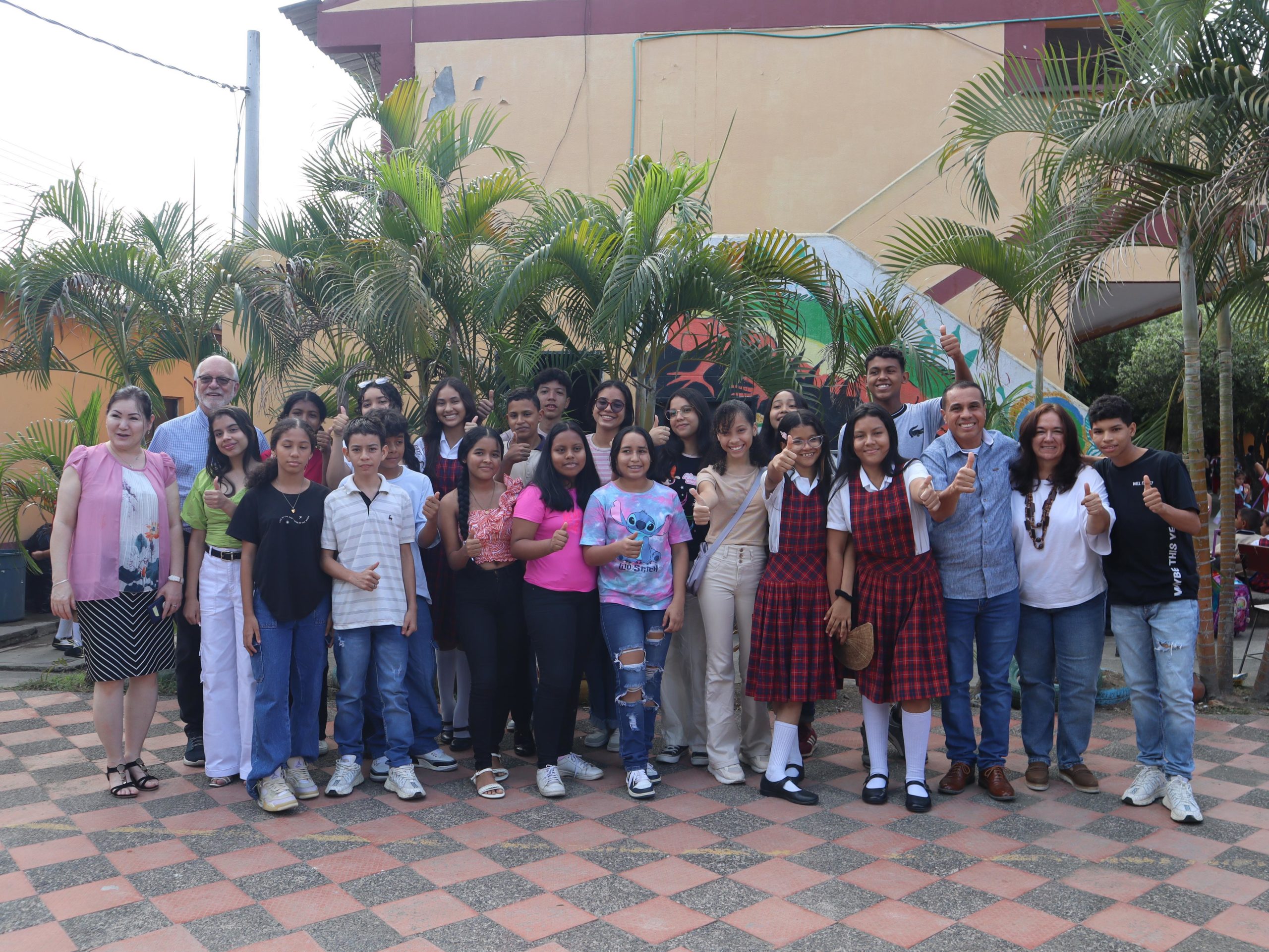 23 estudiantes monterianos reciben becas para estudiar inglés gracias al programa CHOP