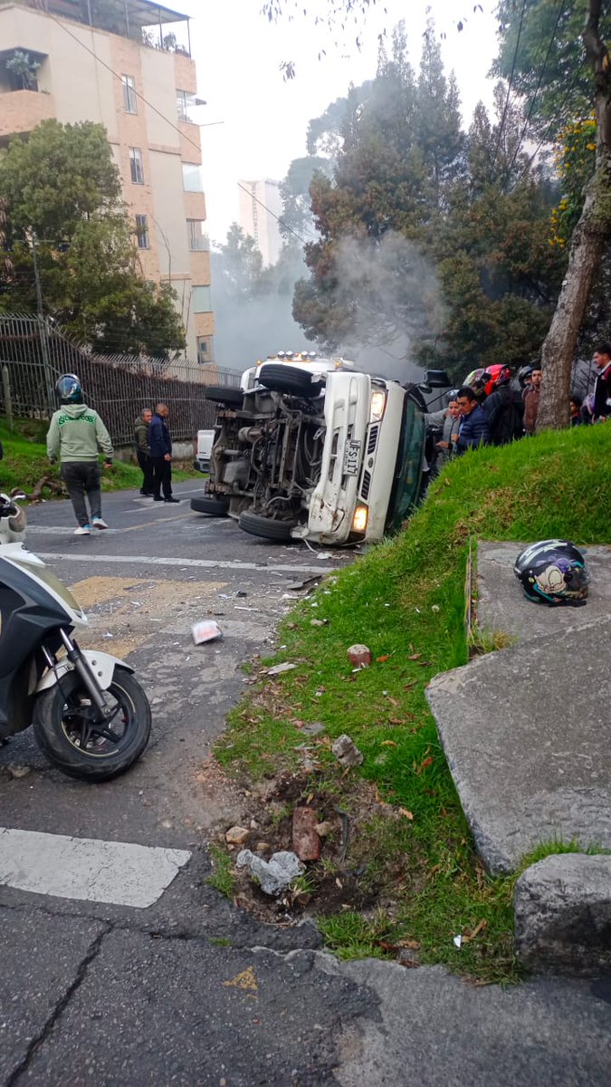 Ruta escolar chocó contra una camioneta, hay 14 menores heridos: las imágenes son impactantes