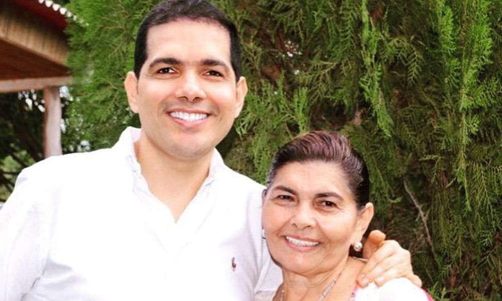 “Sigues en mí”: Peter Manjarrés le dedicó un emotivo mensaje a su mamá en el aniversario de su muerte