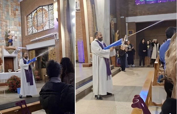 Un padre muy creativo: bendijo a feligreses usando ‘pistolita’ de agua