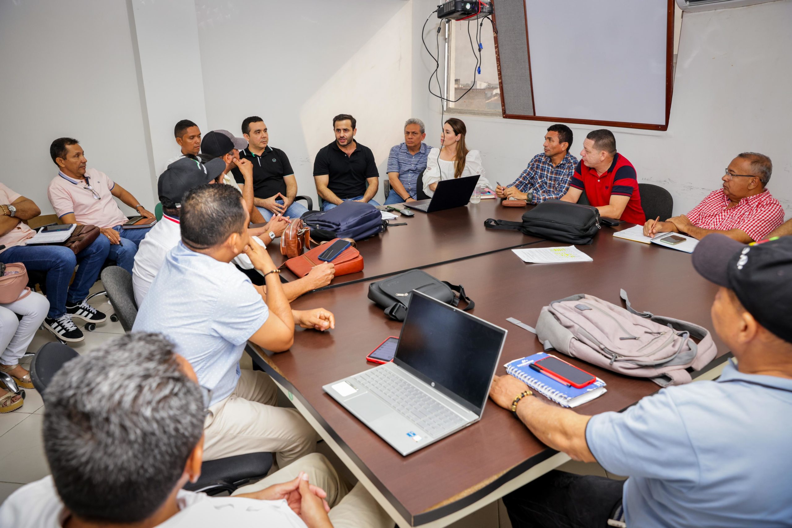Gobernación de Córdoba socializa plan de trabajo para nombramiento de docentes en municipios no certificados