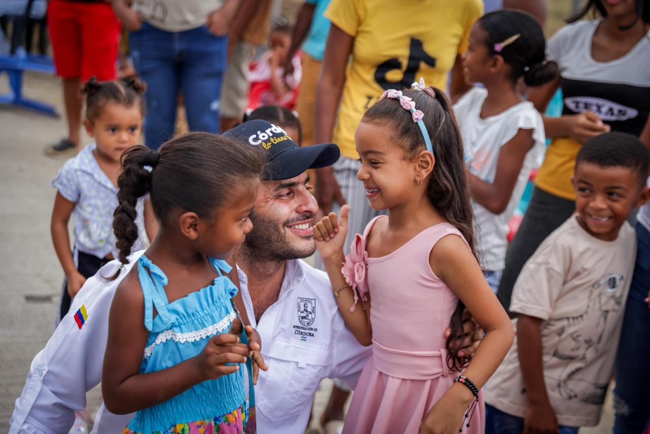 ¡Qué alegría para los niños! Gobernador Erasmo Zuleta inauguró pavimento en zona rural del Viento