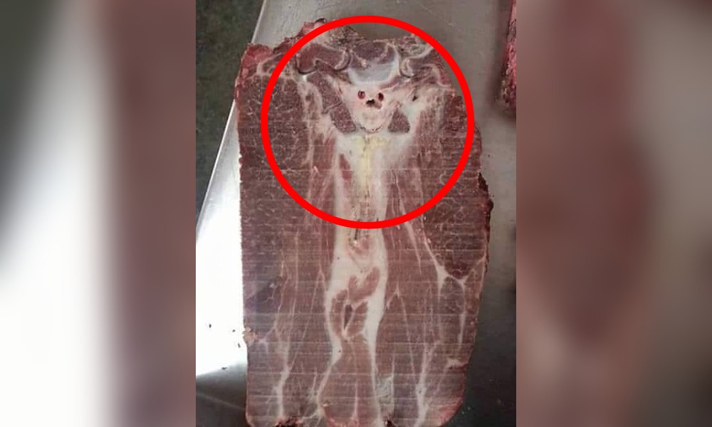 Doña Clemencia compró carne el Jueves Santo y le apareció una «figura demoníaca» ¿Casualidad o mensaje divino?