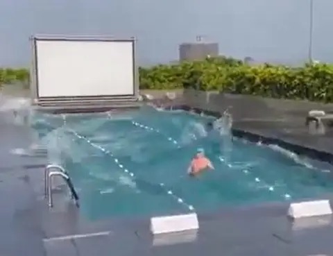 Terremoto en Taiwán armó pequeño ‘tsunami’ en una piscina; un señor quedó atrapado en el agua