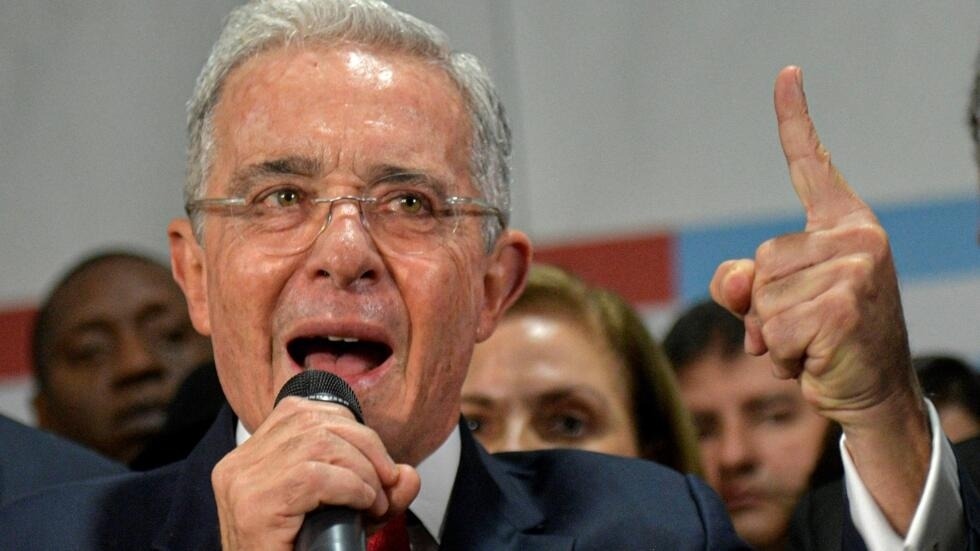 En la cuerda floja, Álvaro Uribe se convierte en el primer expresidente colombiano en ir a juicio