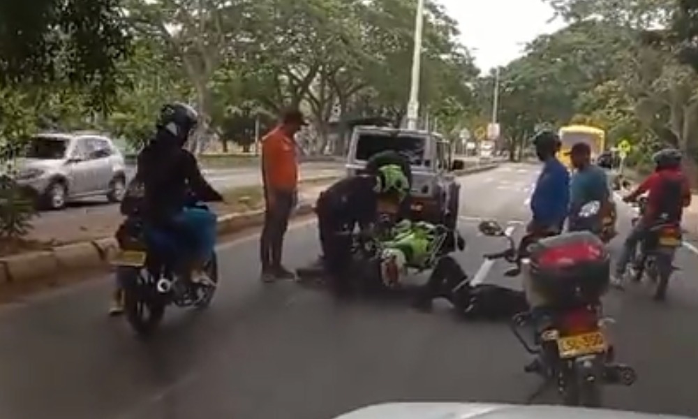 Dos policías se accidentaron mientras perseguían a un motociclista en Montería