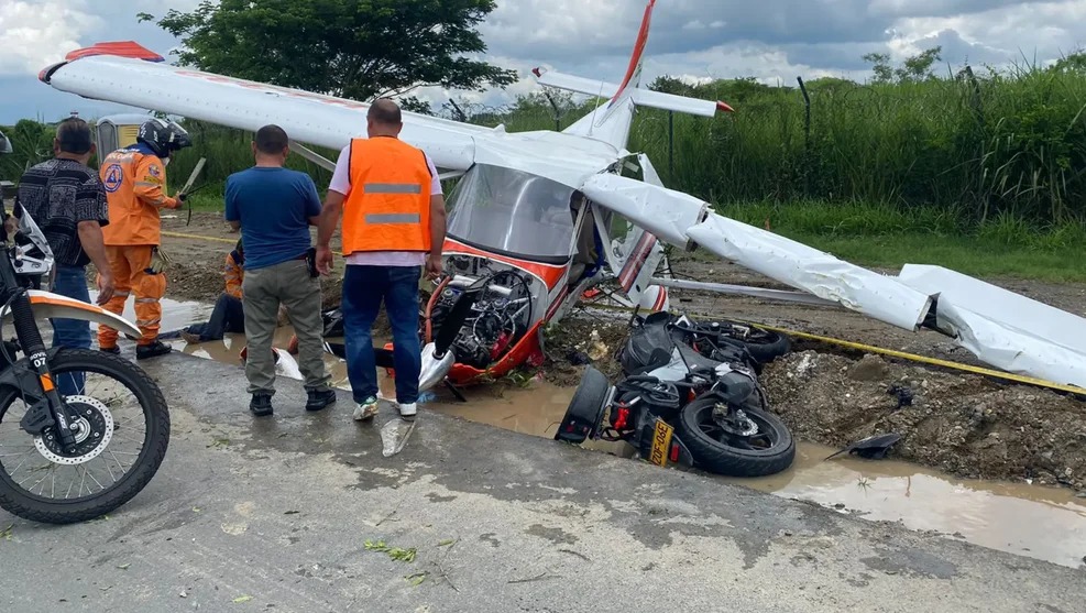 De película: Avioneta se estrelló contra un motociclista en el norte del Valle del Cauca