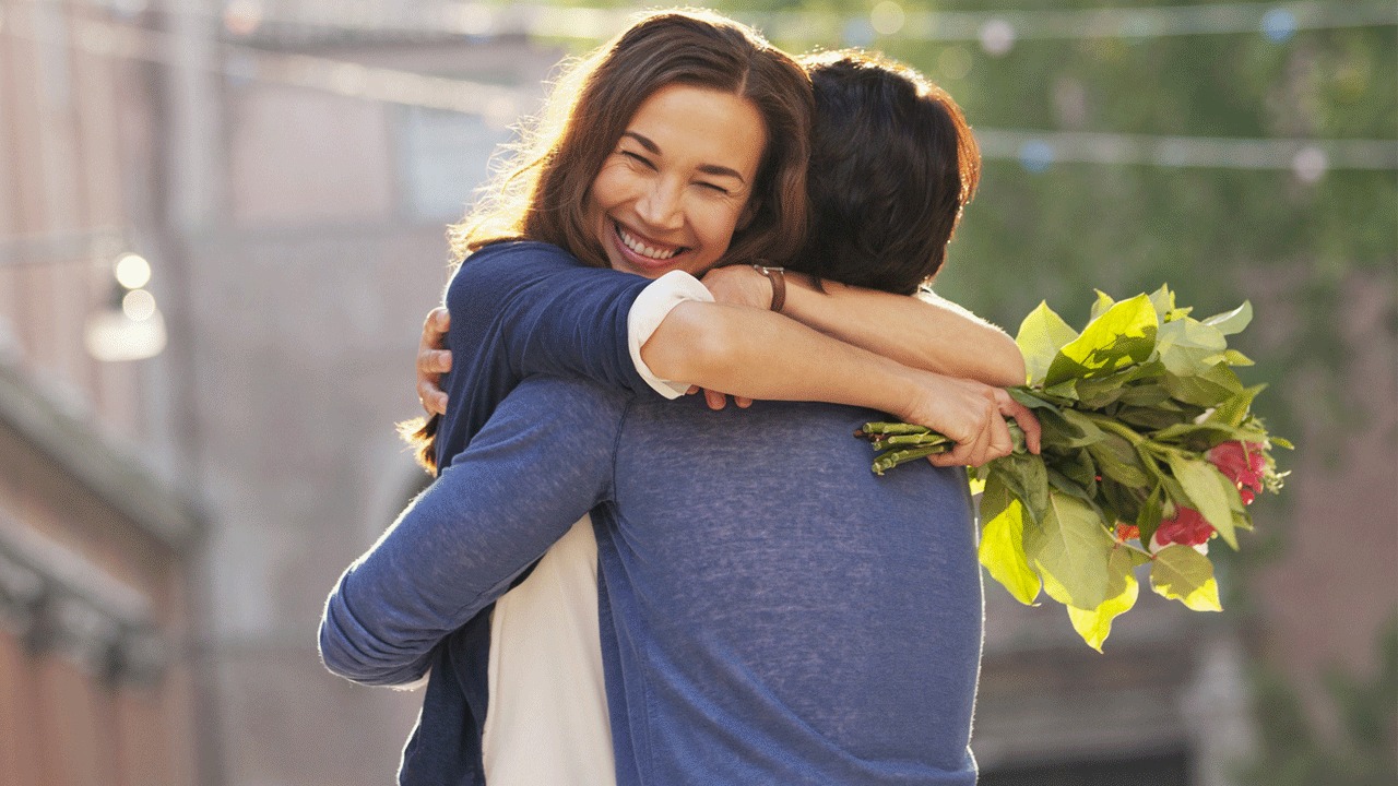 “Llegó tu momento”: estudio revela que las mujeres son más felices con hombres feos