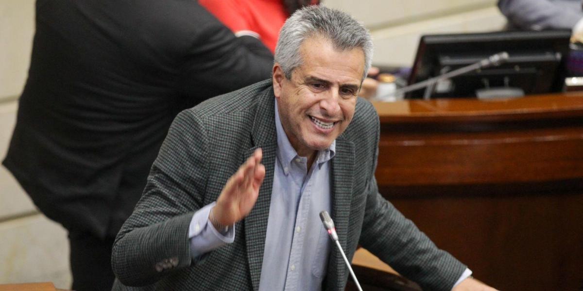 Luis Fernando Velasco ‘botó el chupo’ tras ser acusado de corrupción en la UNGRD ¿Acaso esconde algo?
